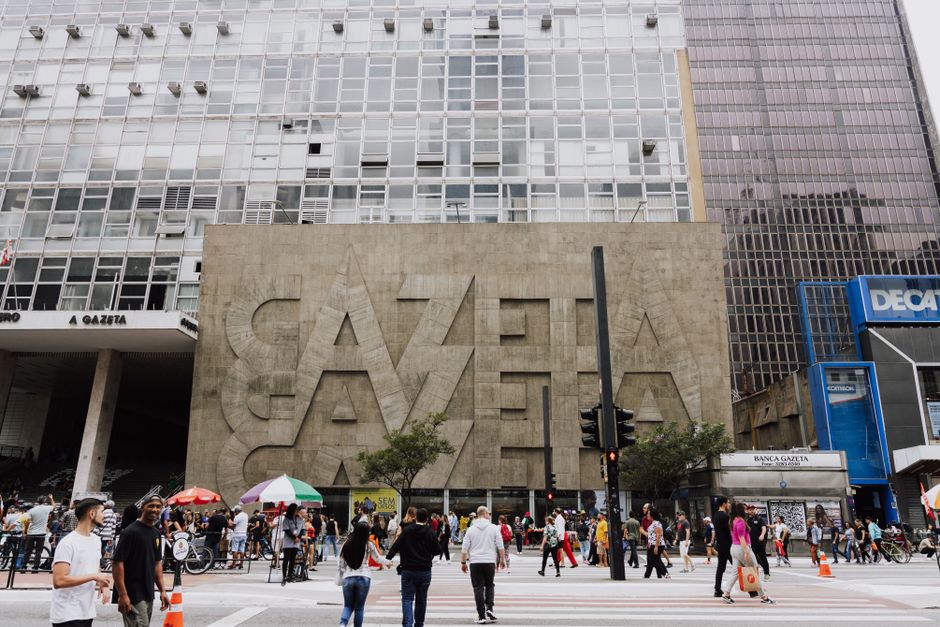 Câmara Municipal SP. — Crowded street view in front of Gazeta building on Paulista Avenue, São Paulo.